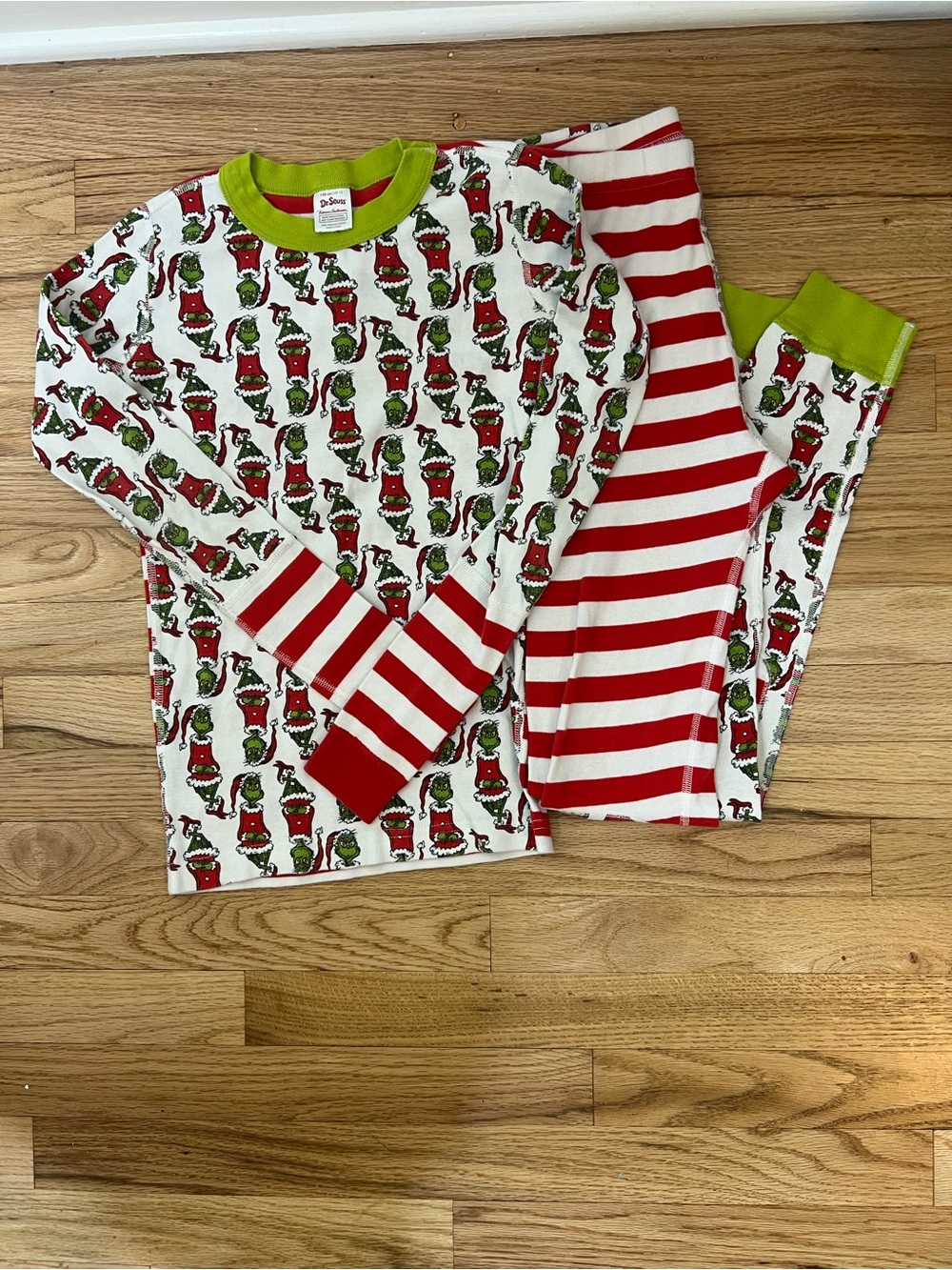 Hanna Andersson size 12 Holiday Grinch Pajama Set - Green & Red